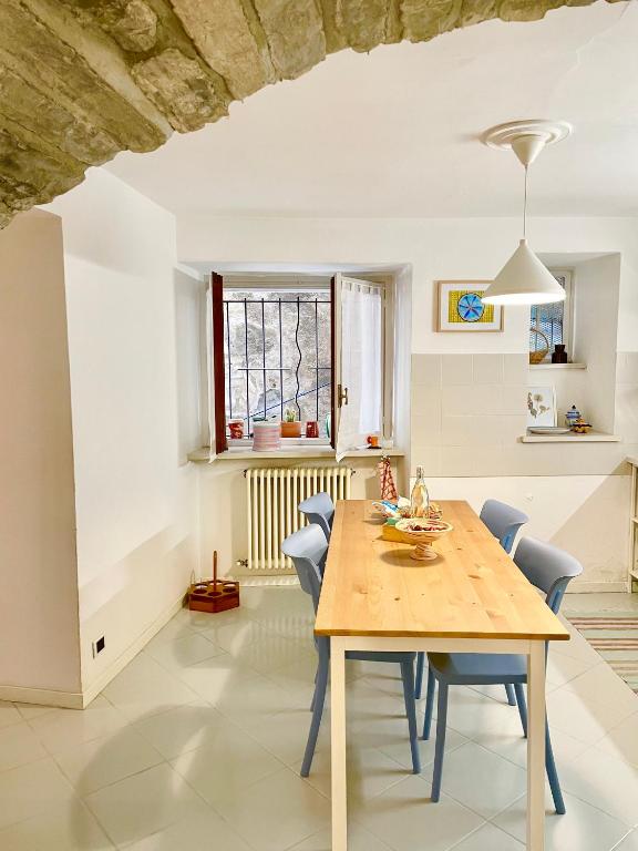 Posezení v ubytování Casa Curiè 17 in borgo storico