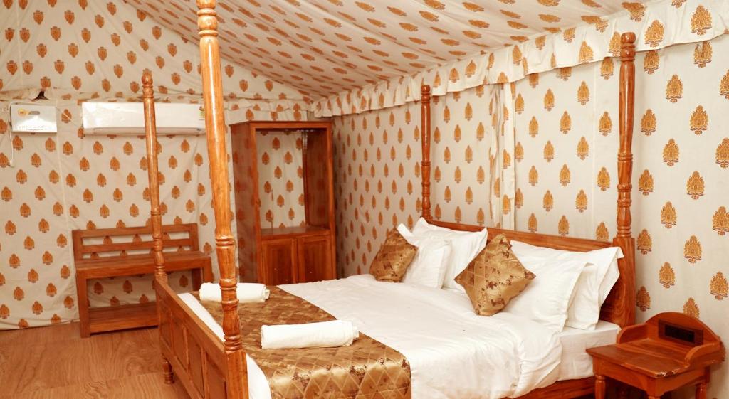 Postel nebo postele na pokoji v ubytování Siya Resort - Ram Janmabhoomi Ayodhya