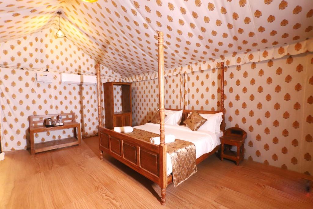 Postel nebo postele na pokoji v ubytování Siya Resort - Ram Janmabhoomi Ayodhya