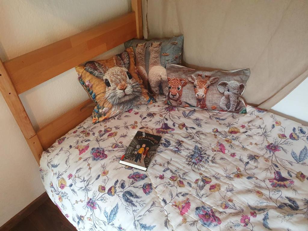 Postel nebo postele na pokoji v ubytování 2 Zimmer FeWo mit Außenpool und Sauna