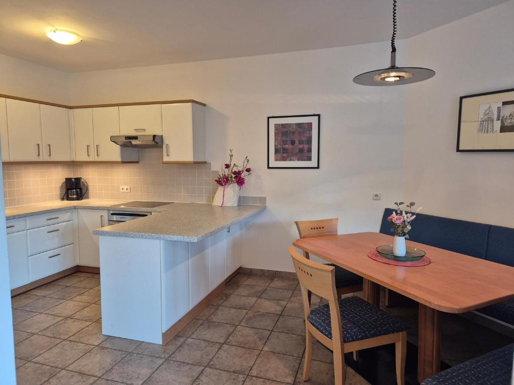 Appartementhaus Am Waalweg - Two-Bedroom Apartment With Garden View
