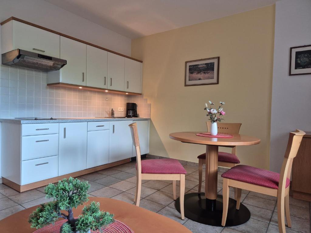Appartementhaus Am Waalweg - One-Bedroom Apartment With Garden View