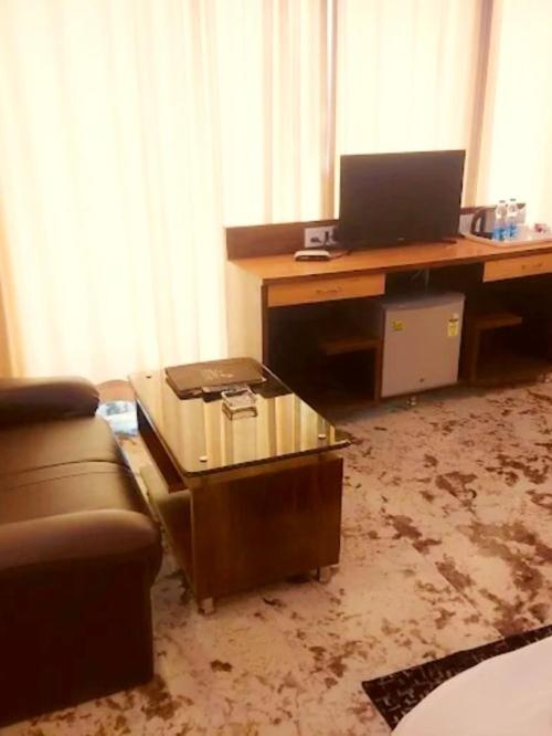 a living room with a desk with a computer on it at Levis Resort in Mandarmoni