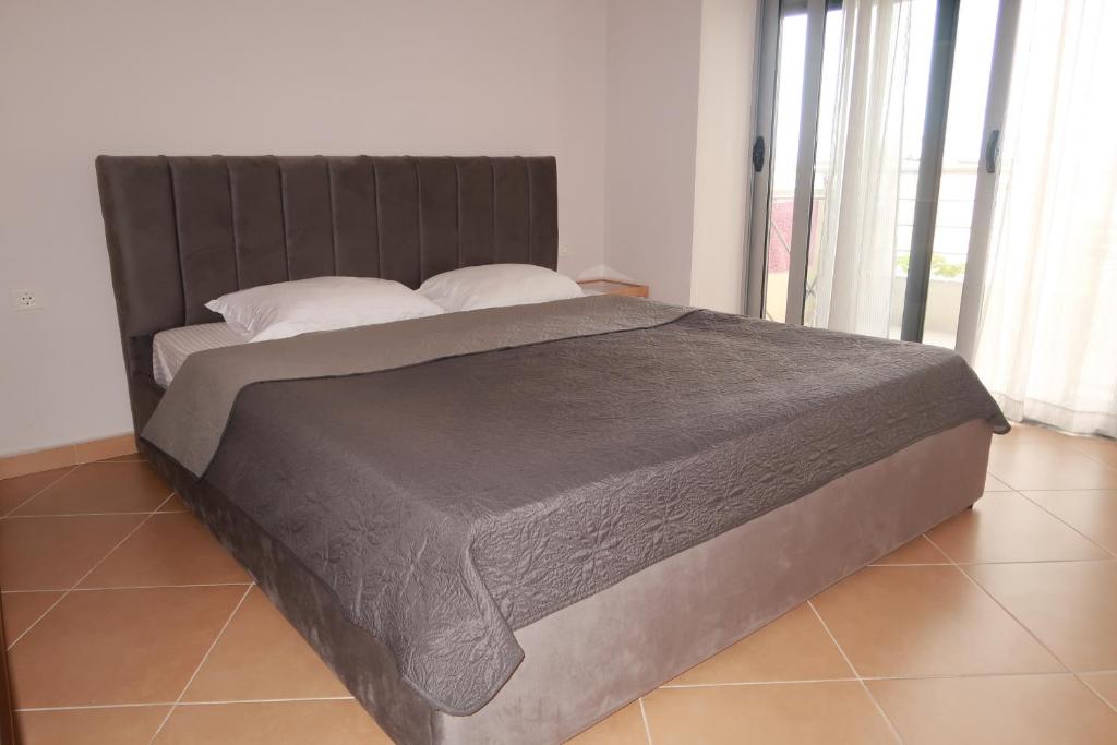 Postel nebo postele na pokoji v ubytování Valeon Apartment One