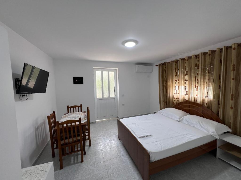 Postel nebo postele na pokoji v ubytování Guest House Vlore