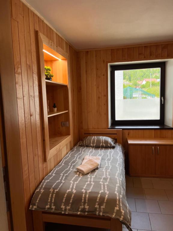Postel nebo postele na pokoji v ubytování APARTMA BENY with SAUNA