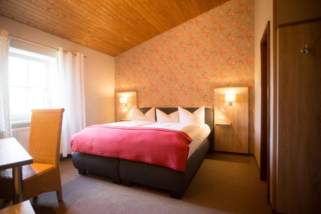 Postel nebo postele na pokoji v ubytování Hotel Zur Kutsche