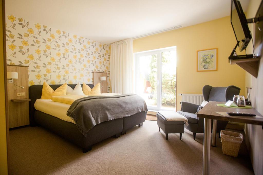 Postel nebo postele na pokoji v ubytování Hotel Zur Kutsche