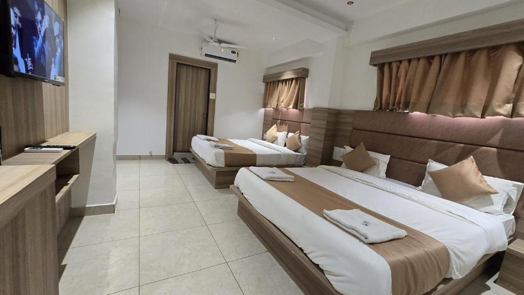 TV a/nebo společenská místnost v ubytování Gokul Guest House