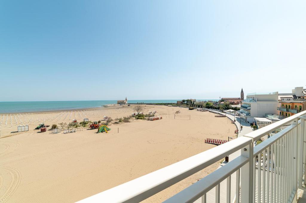 a view of the beach from a balcony at Stellamare in Caorle