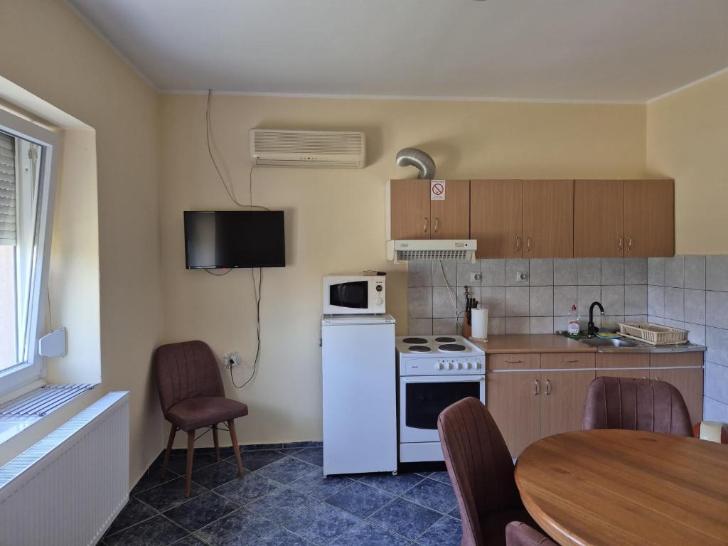 Kuchyň nebo kuchyňský kout v ubytování Apartman KEC - Apatin