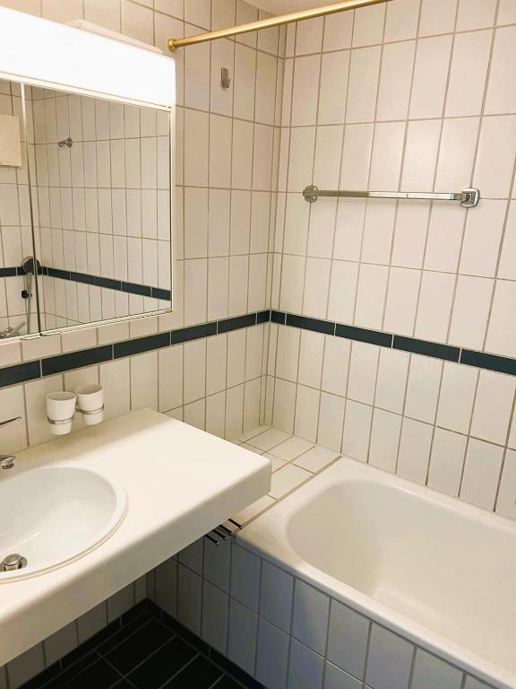 New Cozy 2 room Apartment in Zurich Old Town Center RENN - Self Checkin - Resim 13