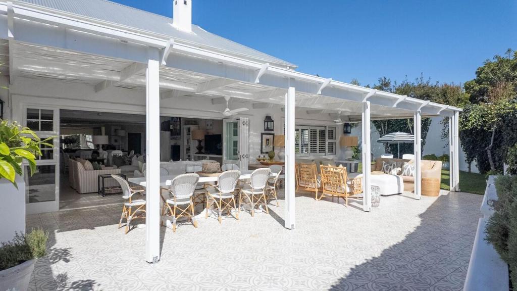 Αίθριο ή υπαίθριος χώρος στο Beach Villa