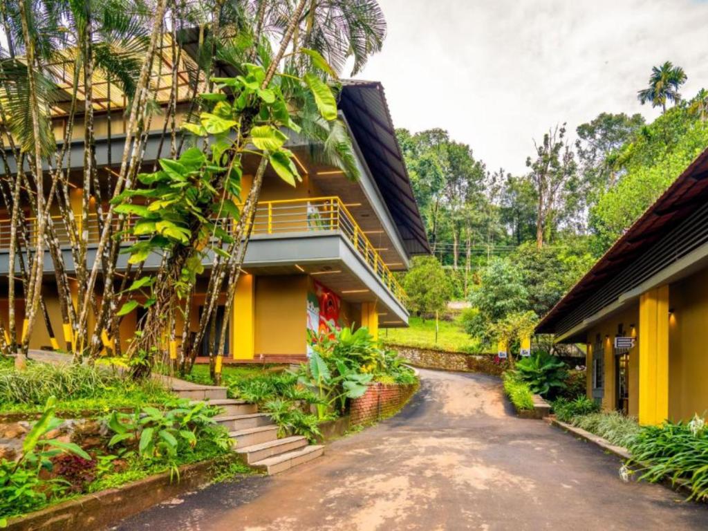 Aed väljaspool majutusasutust The Hosteller Wayanad, Vythiri