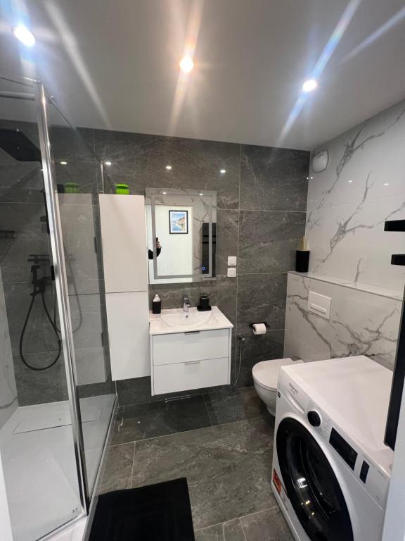 Ένα μπάνιο στο Appartement Luxe & design Vue mer sur la Promenade des Anglais
