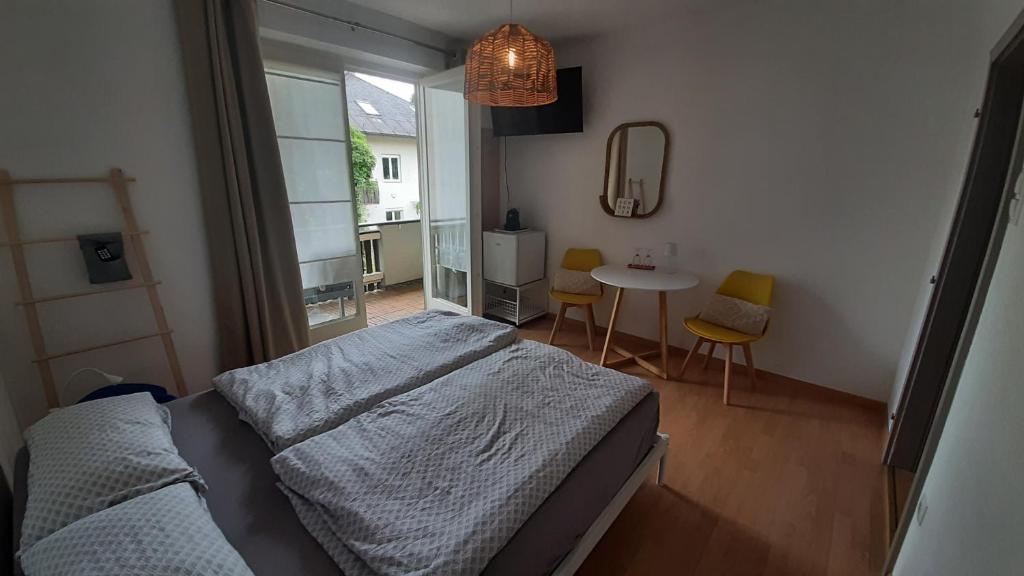 Postel nebo postele na pokoji v ubytování Barbara's Zimmer im Zentrum