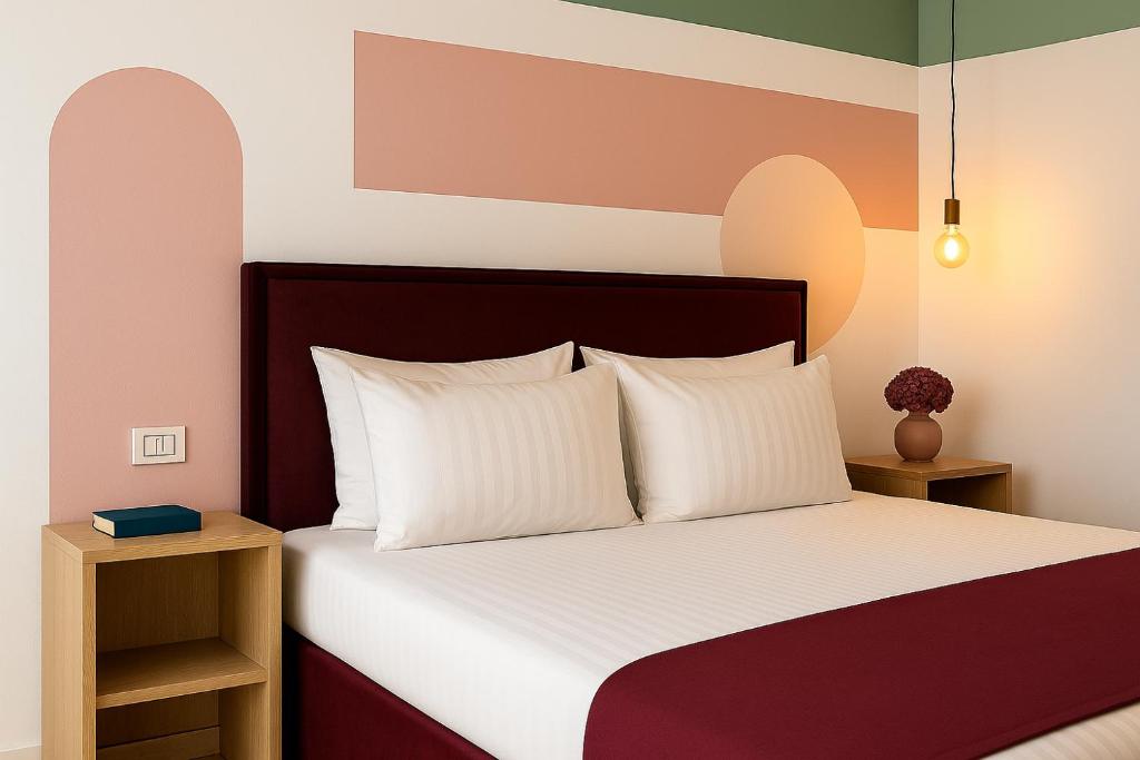 Una cama o camas en una habitación de NEW - Colorful by the sea