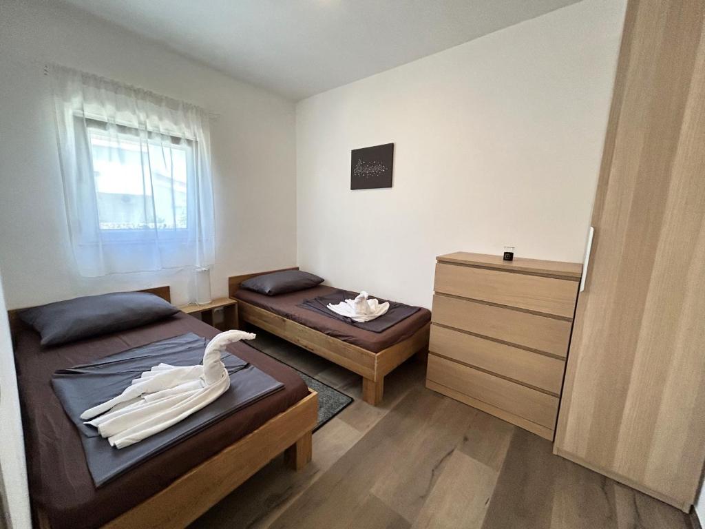 Łóżko lub łóżka w pokoju w obiekcie Apartment House Virić