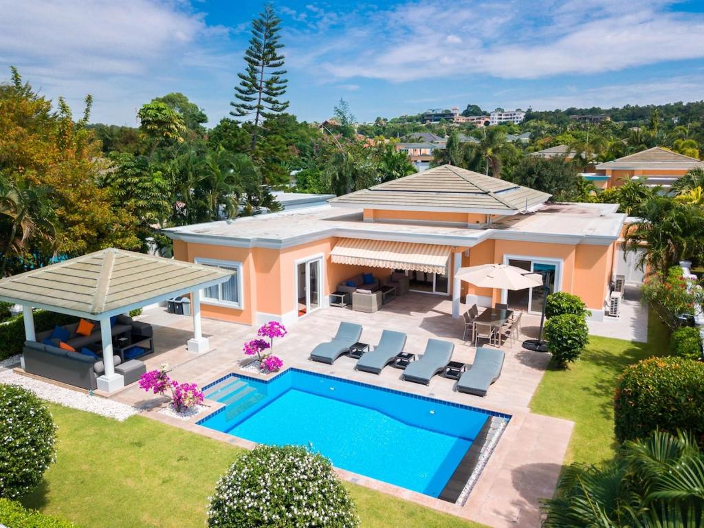 an aerial view of a house with a swimming pool at Luxury Pool Villa 604 4BR 10 Persons BBQ in Nong Prue
