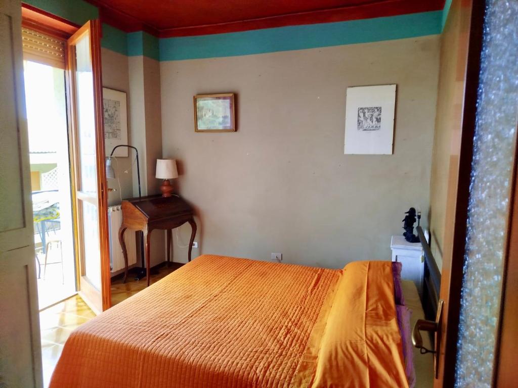 Ένα ή περισσότερα κρεβάτια σε δωμάτιο στο Sea View Apartment with Terrace & Free Parking