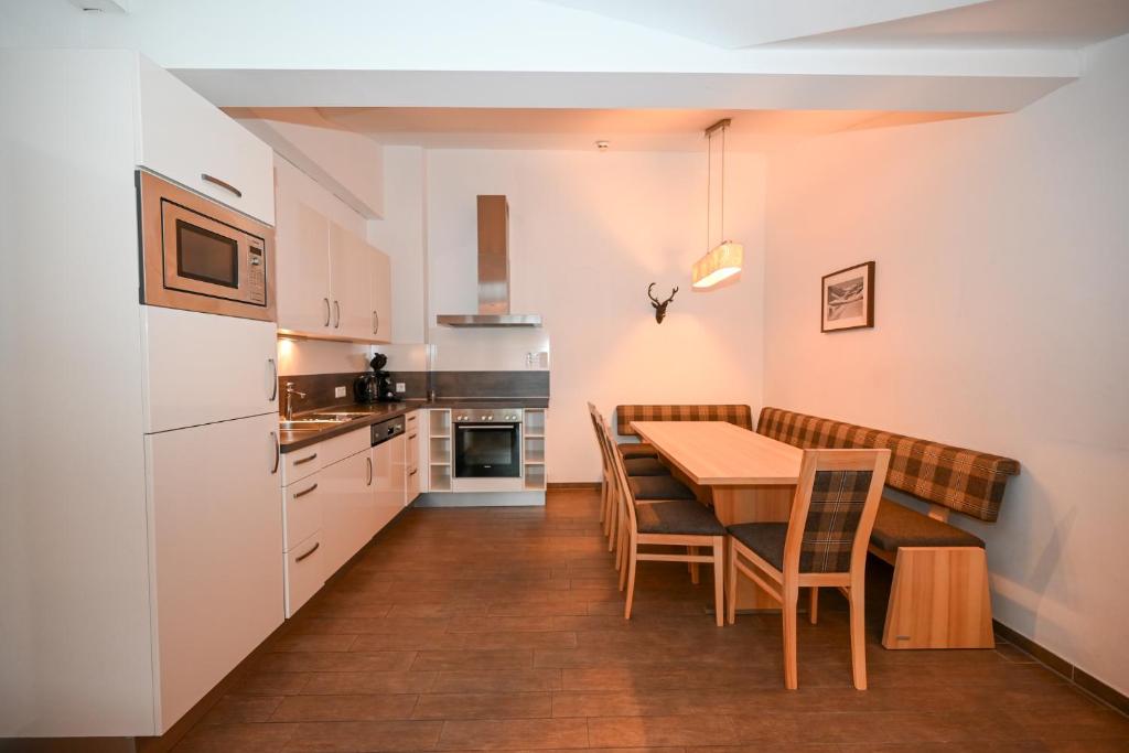 Kuchyňa alebo kuchynka v ubytovaní Appartementhaus Kristall incl Joker Card by All in One Apartments