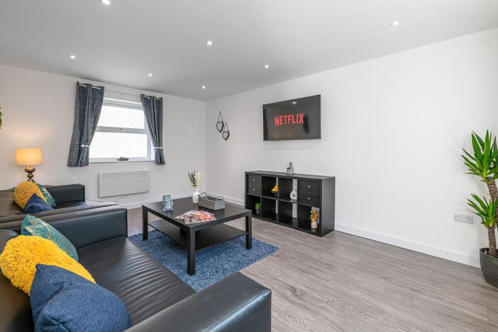 Posezení v ubytování 4BR New Build - Near Ferry Port - Great for Groups