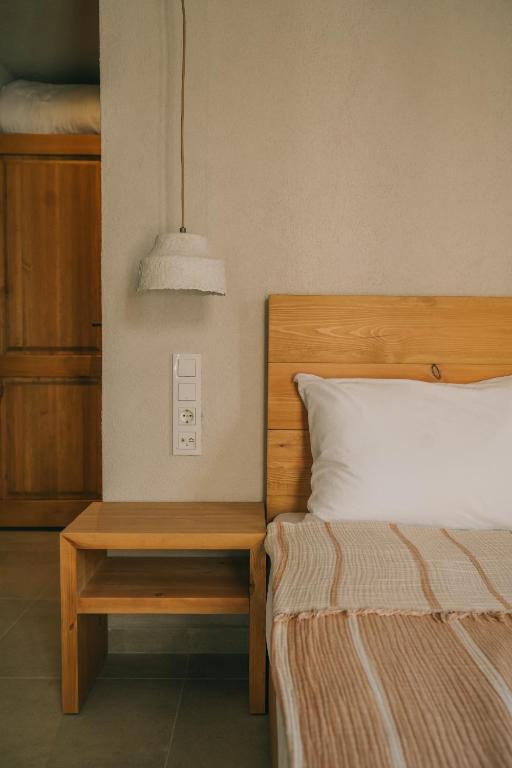 Postel nebo postele na pokoji v ubytování Nephos Beach Hotel