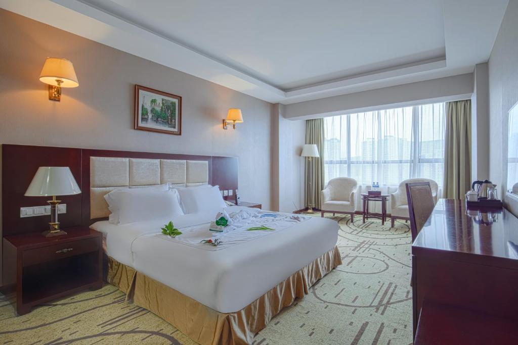 Postel nebo postele na pokoji v ubytování Zhangjiajie International Hotel