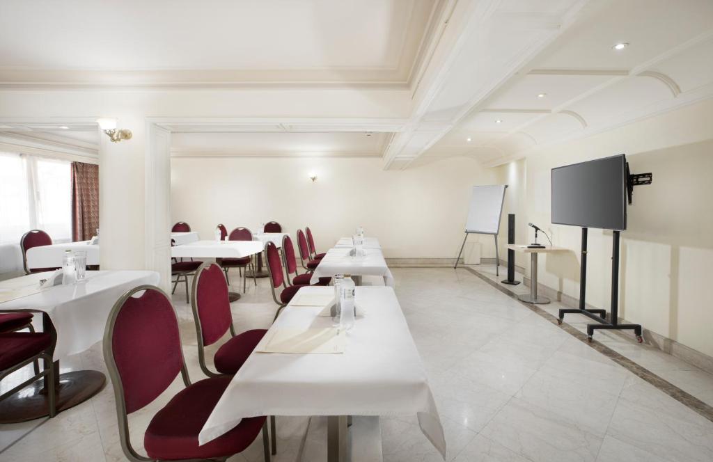 TV a/nebo společenská místnost v ubytování Kanzy Hotel Cairo