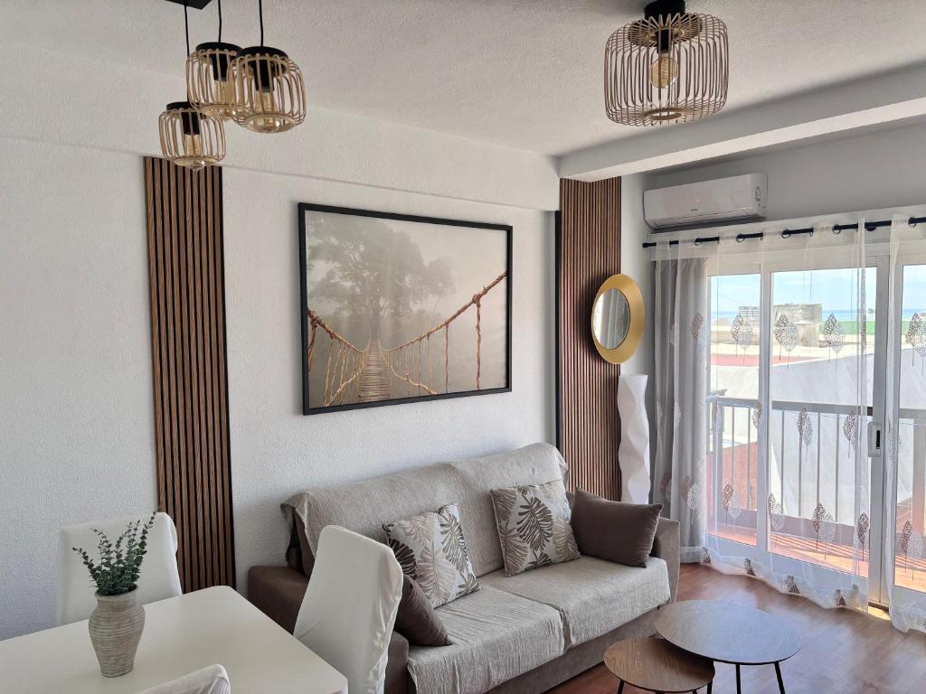 A seating area at Apartamento Primera Línea de Playa Paseo Marítimo Perla 5