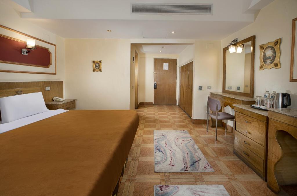 Postel nebo postele na pokoji v ubytování Kanzy Hotel Cairo
