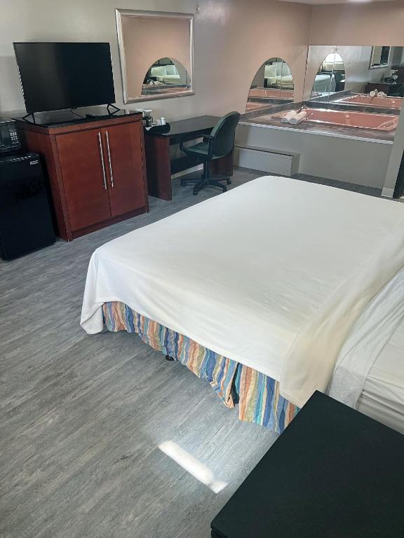 Americas Best Value Inn Torrington, CT - キングスイート ホットタブ付 禁煙
