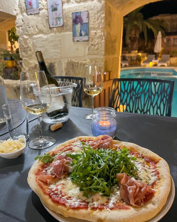 Nápoje v ubytování Ta' Ġilarda Boutique Living