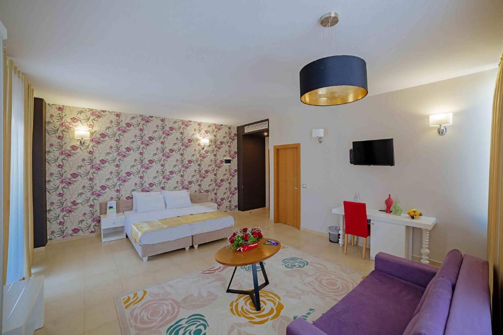 Postel nebo postele na pokoji v ubytování Sun Hotel
