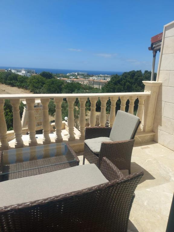 Balkón nebo terasa v ubytování Sea view maisonette Chloraka