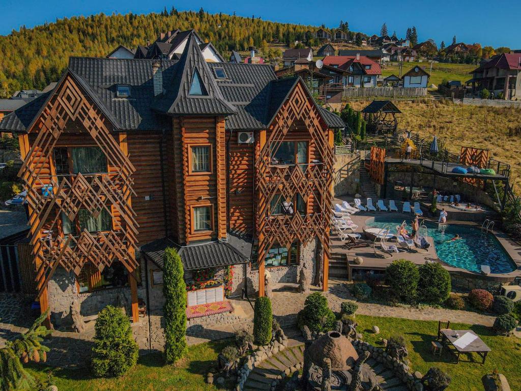 Bazén v ubytování Stara Pravda Hotel - History nebo v jeho okolí