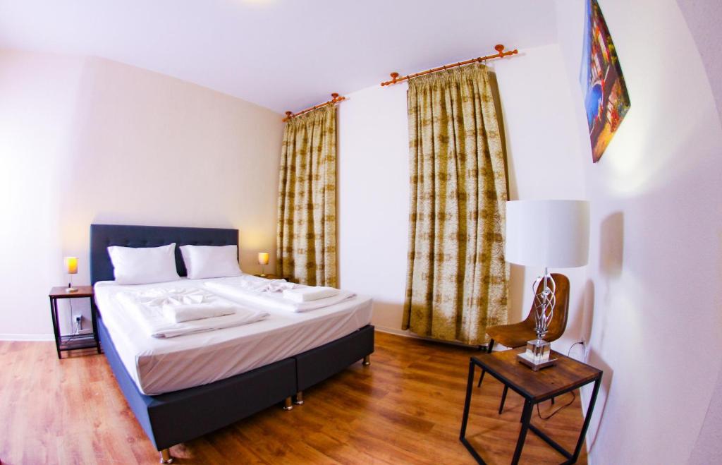 Postel nebo postele na pokoji v ubytování Hotel Karlshorst