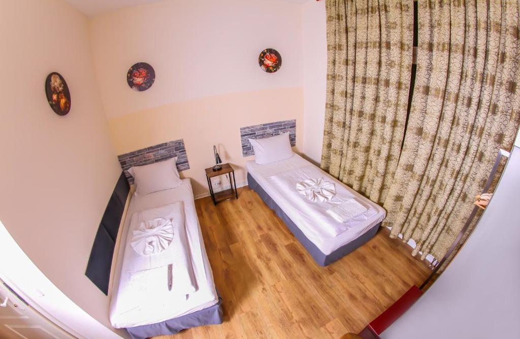 Postel nebo postele na pokoji v ubytování Hotel Karlshorst