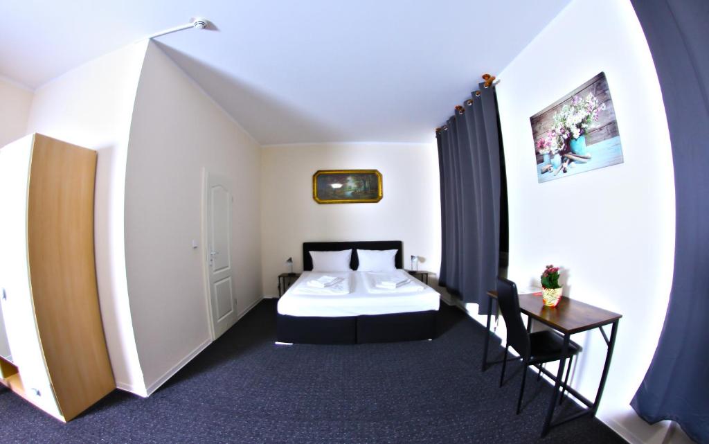 Postel nebo postele na pokoji v ubytování Hotel Karlshorst