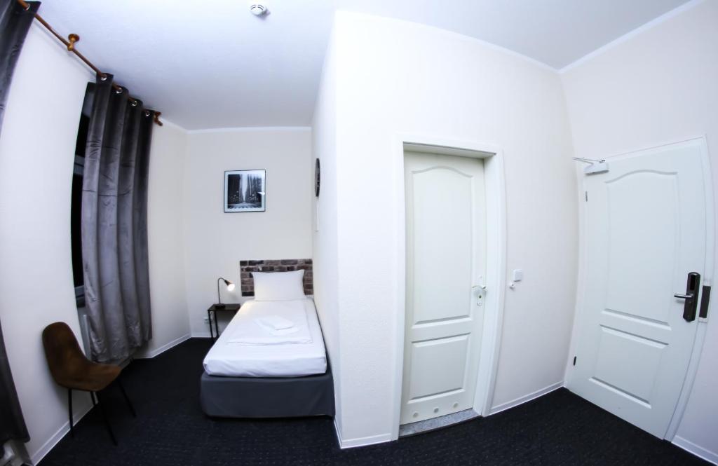 Postel nebo postele na pokoji v ubytování Hotel Karlshorst