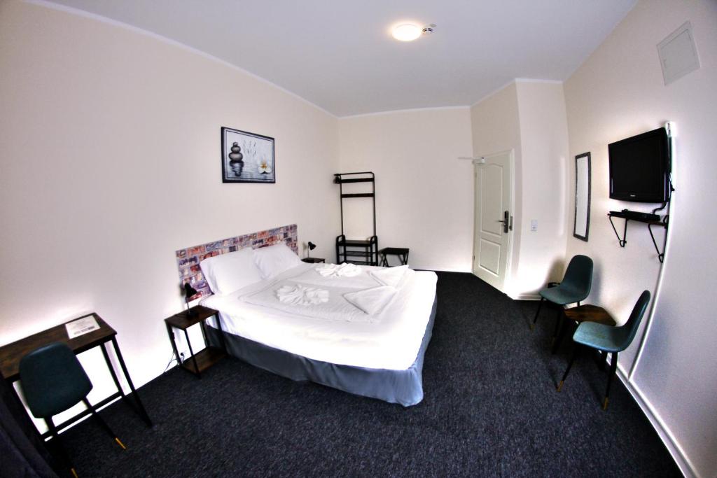 Postel nebo postele na pokoji v ubytování Hotel Karlshorst
