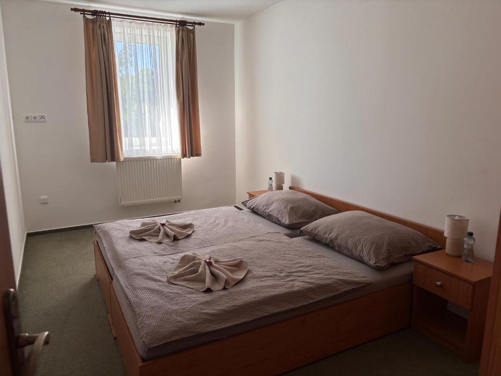 Postel nebo postele na pokoji v ubytování Ubytování Jívka 86