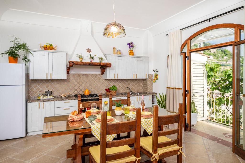 Kuchyň nebo kuchyňský kout v ubytování Casa Giulia Positano