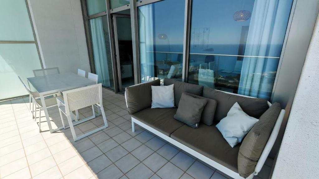 A balcony or terrace at Luxury apartment on the 41st floor with stunning sea views
