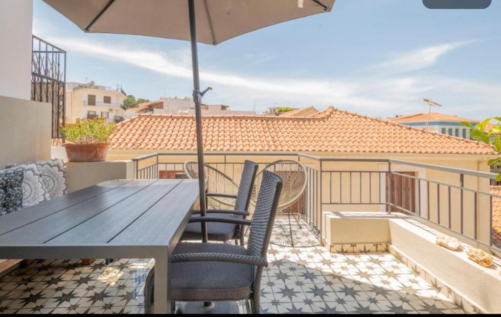 Balkón nebo terasa v ubytování Maisonette Pylos