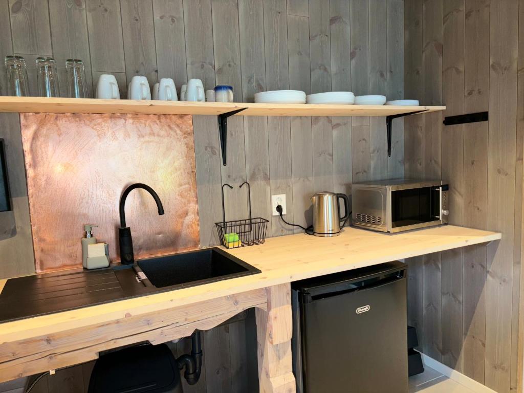 Kuchyň nebo kuchyňský kout v ubytování Brekke Gard Hostel