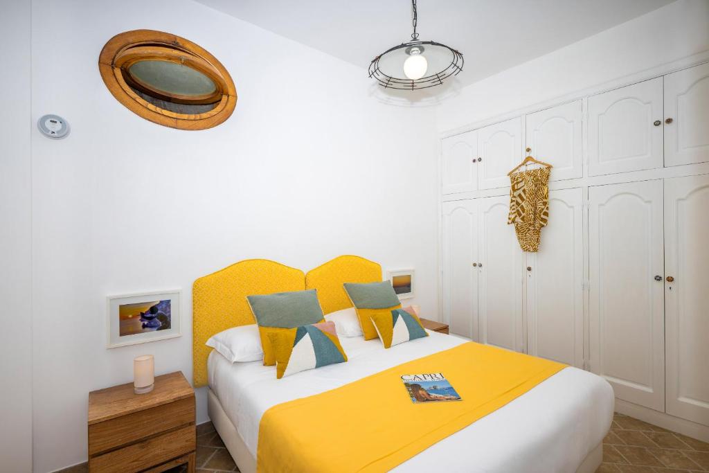 Postel nebo postele na pokoji v ubytování Casa Giulia Positano