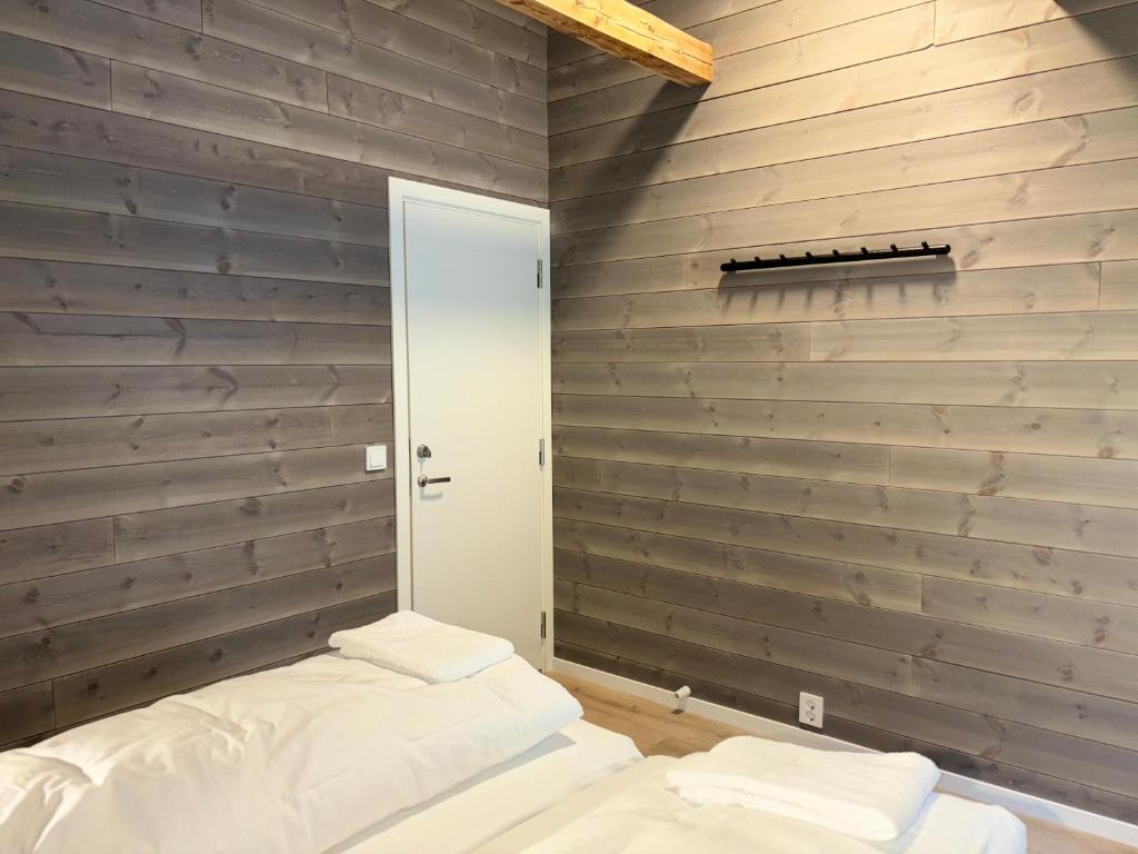 Postel nebo postele na pokoji v ubytování Brekke Gard Hostel