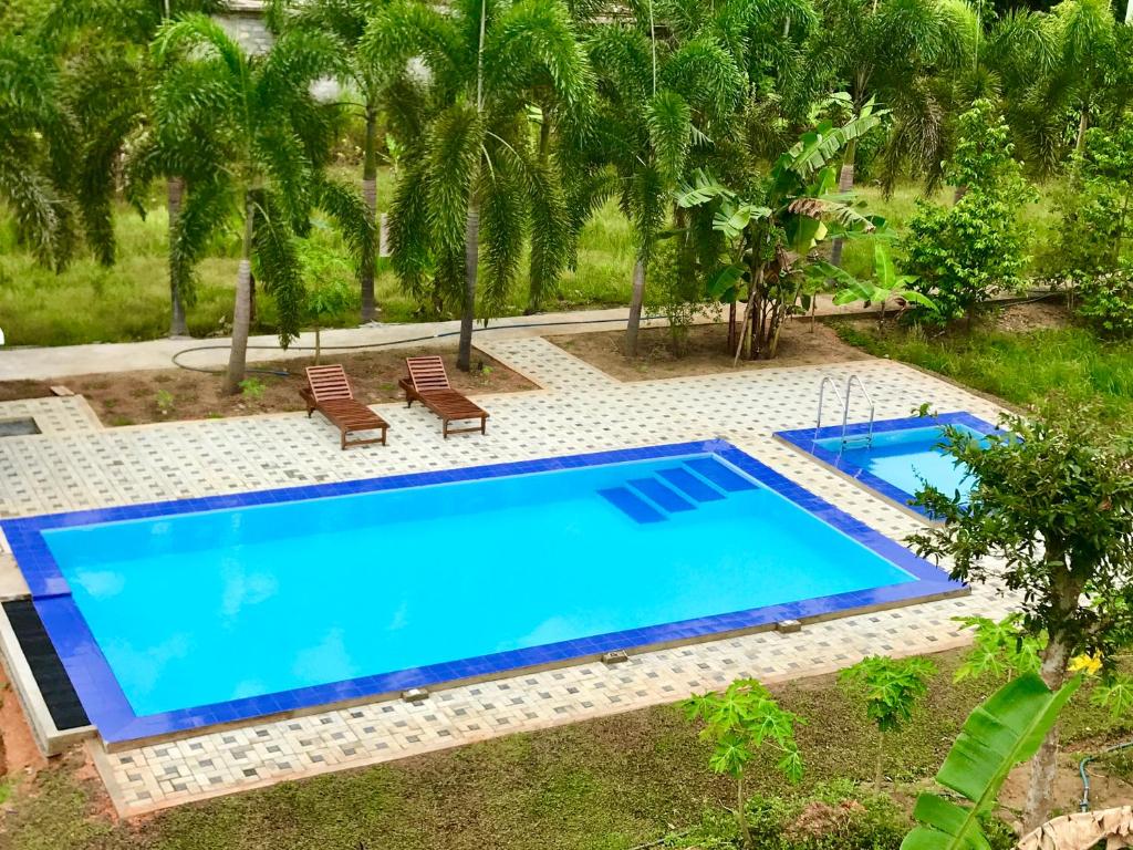 Bazén v ubytování Darshani Lodge nebo v jeho okolí
