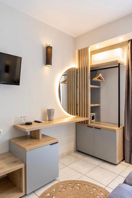 TV a/nebo společenská místnost v ubytování Anais Hotel